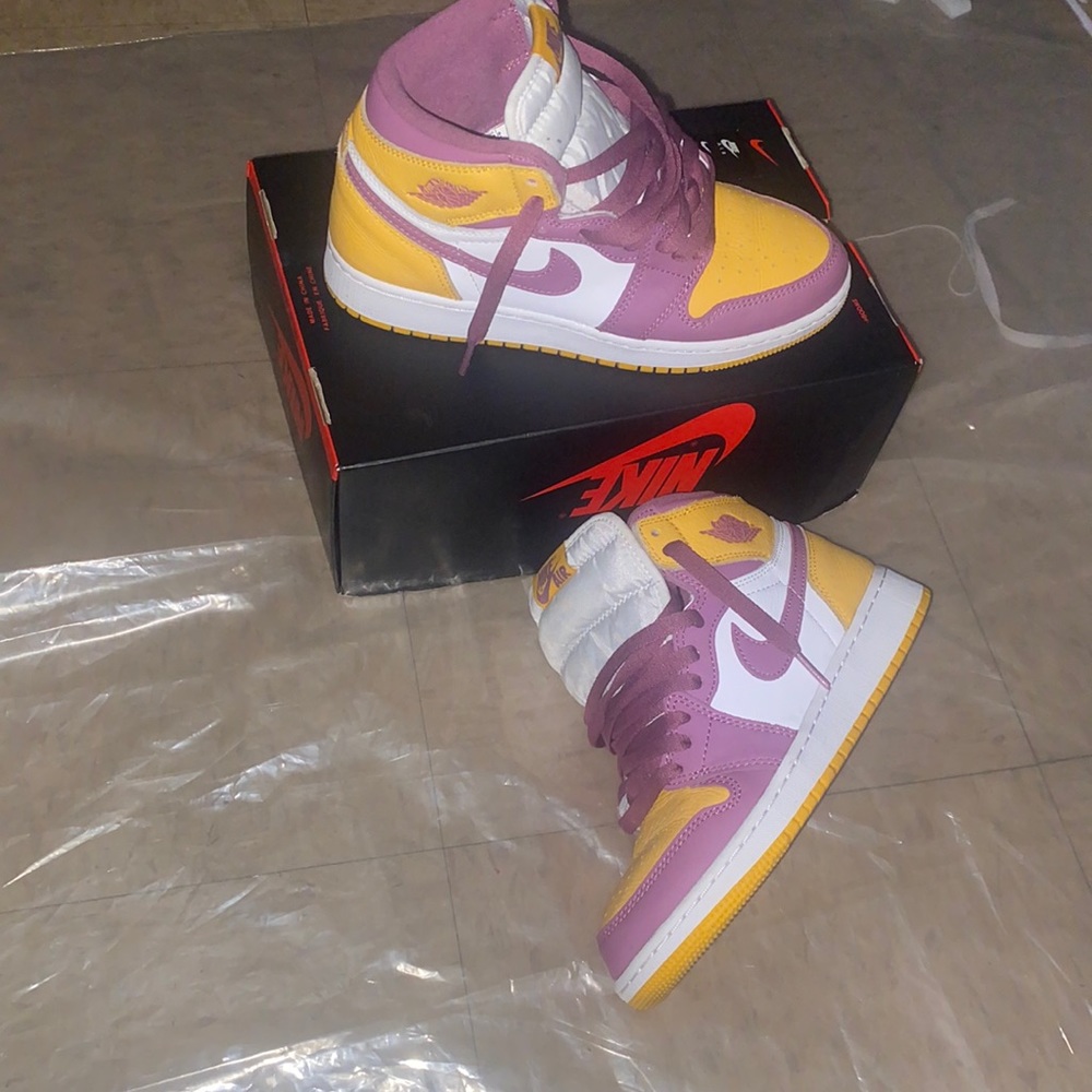 Lakers sneakers colors